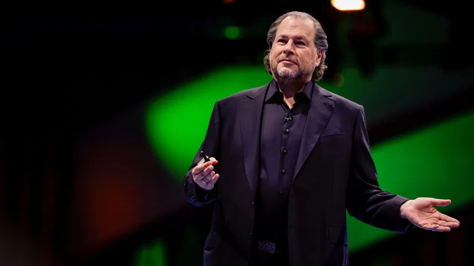 Изкуственият интелект вече заменя белите якички. Анализатори предупреждават: „Това е едва началото“.