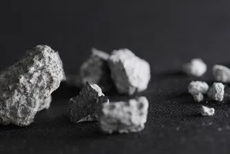 Огнено кълбо, навлязло в атмосферата със скорост над километър в секунда, се оказа на 4,56 милиарда години – около 20 милиона години по-старо от нашата планета