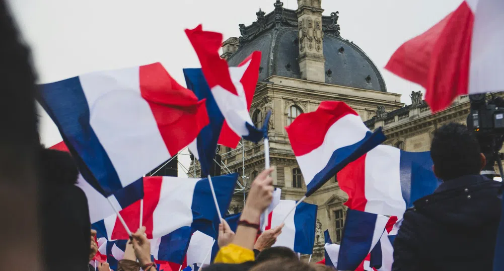 Икономиката на Франция е изправена пред сериозен риск, който надхвърля политическите сътресения