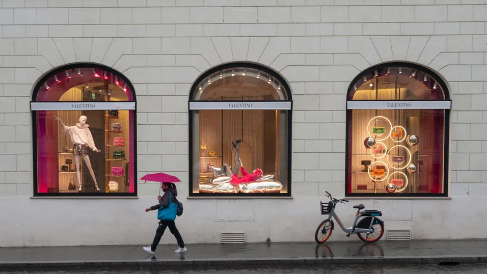 Kering отлага придобиването на Valentino за 2029 г.