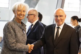 Кристин Лагард приветства управителя на БНБ Димитър Радев като наблюдател в УС на ЕЦБ