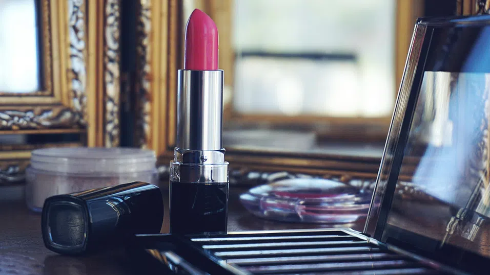 Червило за $160 от Louis Vuitton: Луксът се прицелва в ниски ценови категории