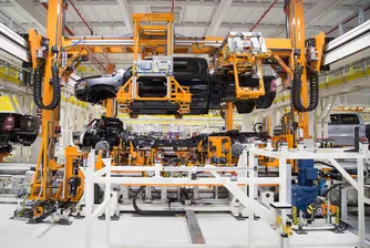 Новината идва в момент, когато европейските автомобилни производители са изправени пред перфектна буря от предизвикателства