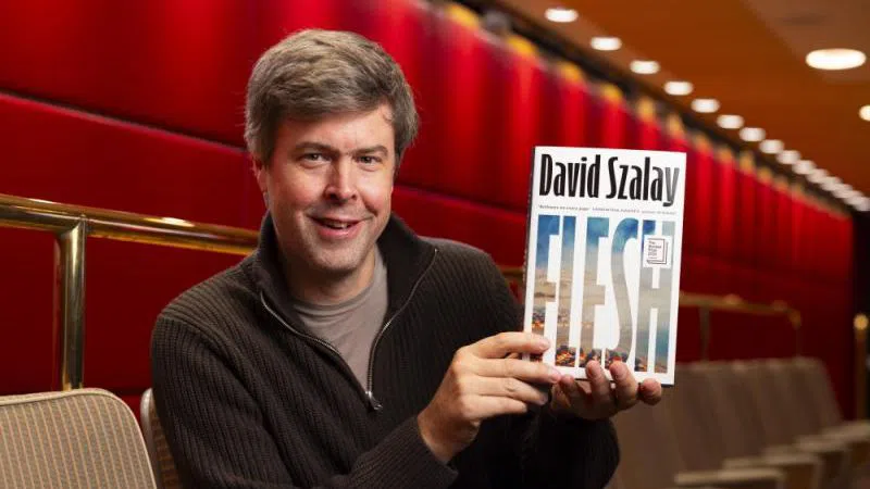 „Замислен в сянката на провала“: Flesh на Дейвид Салай спечели „Букър“ 2025