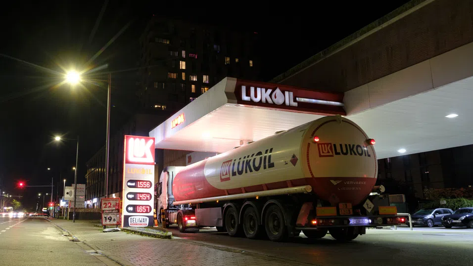 Тръмп санкционира руските петролни гиганти, но ефектът е по-слаб от очакваното