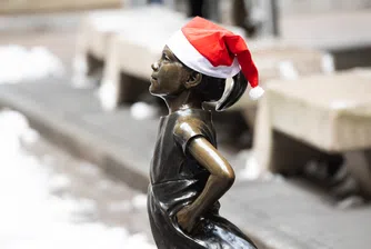 Dow скача с 500 пункта, S&P 500 е на косъм от рекорд след последното понижение на лихвите от Фед