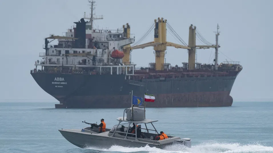 Петролът може да скочи с двуцифрени стойности при екстремна ескалация на напрежението САЩ-Иран