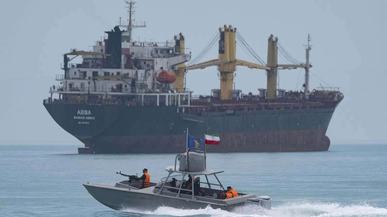 Петролът може да скочи с двуцифрени стойности при екстремна ескалация на напрежението САЩ-Иран