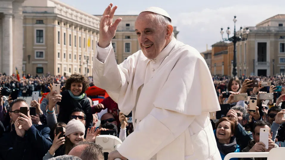 Ватиканът дава заден ход след коментара на папата с "бялото знаме"