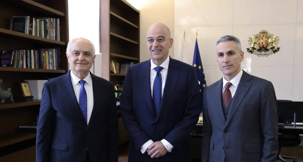 Гръцкият военен министър: За нас беше дълг да подкрепим България да посрещне заплахите от войната в Иран