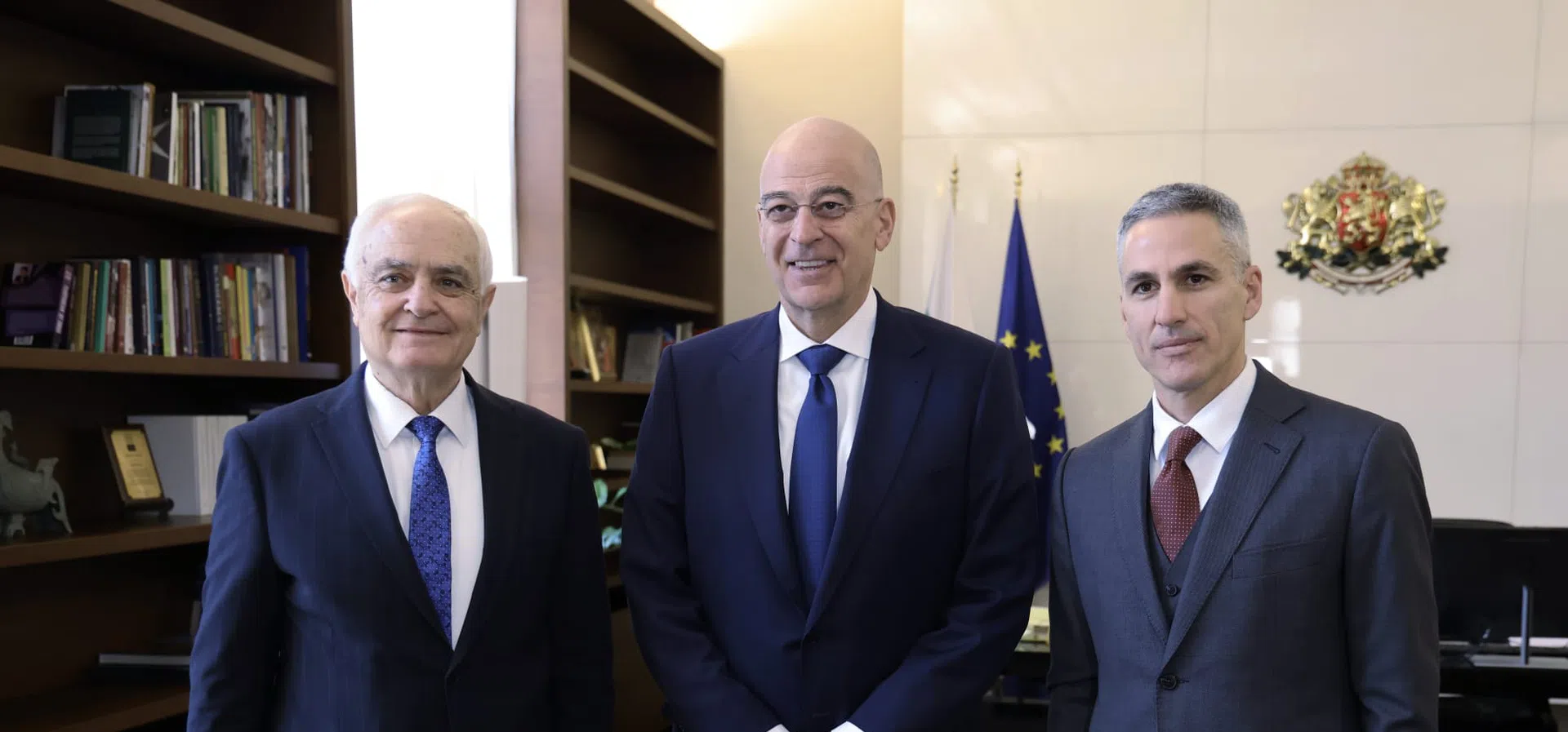 Гръцкият военен министър: За нас беше дълг да подкрепим България да посрещне заплахите от войната в Иран