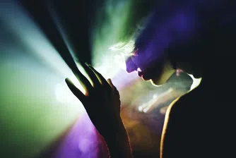 Етично минно поле: Редно ли AI да „връща към живот“ починали близки?