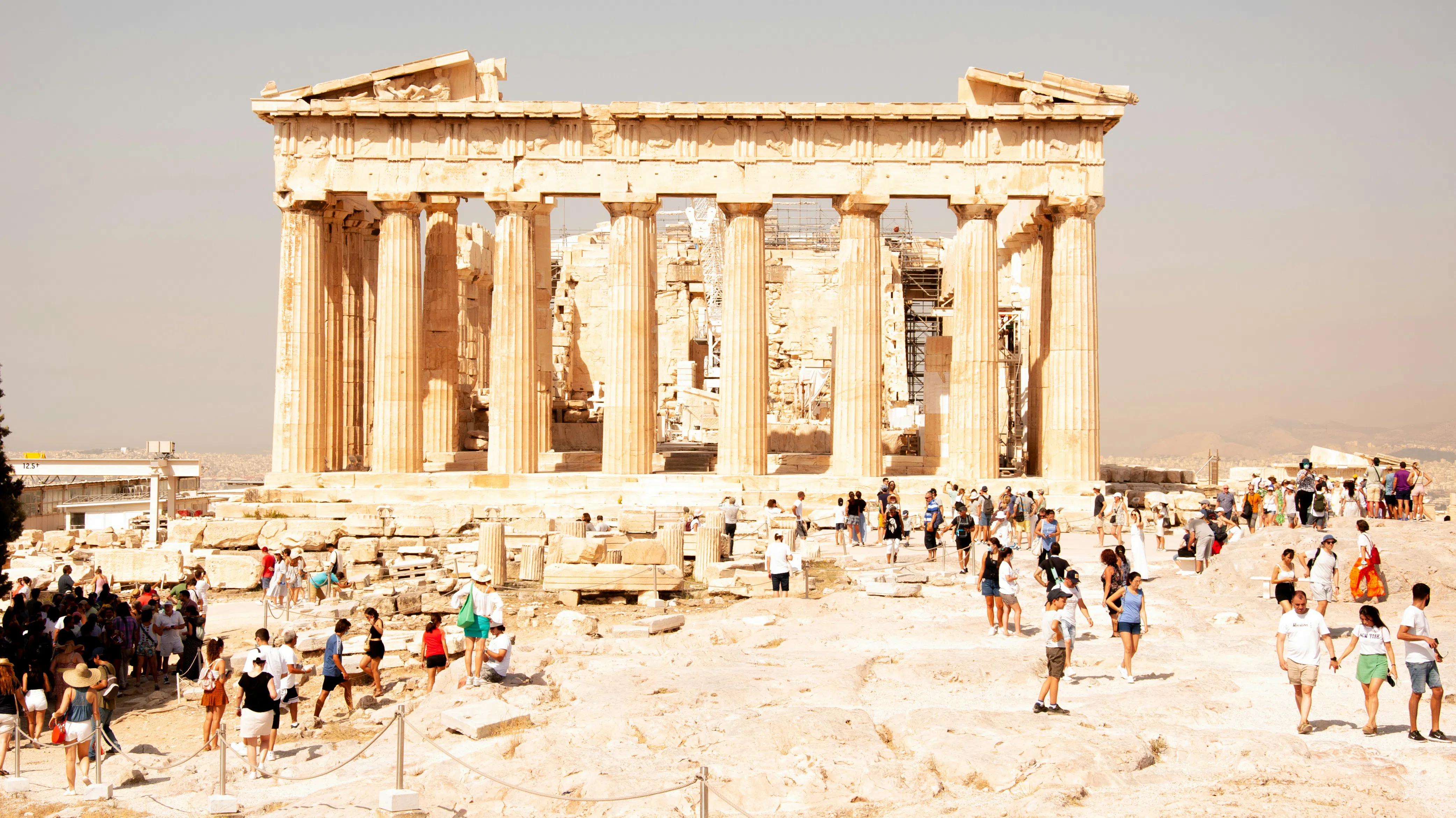 Адските горещини в Гърция отново затвориха Акропола за туристи