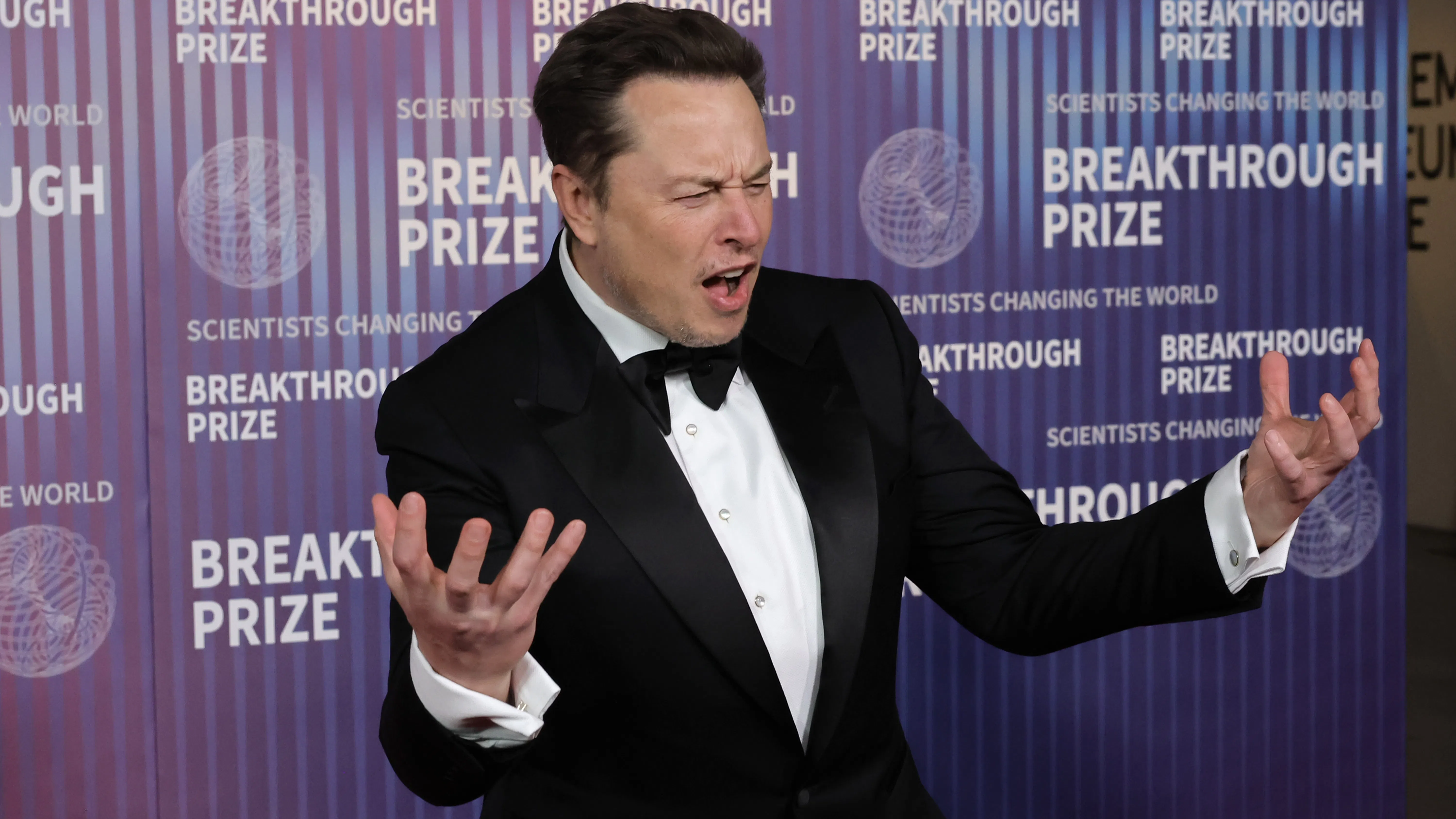 Защо Мъск похарчи $1 милиард за акции на Tesla точно сега