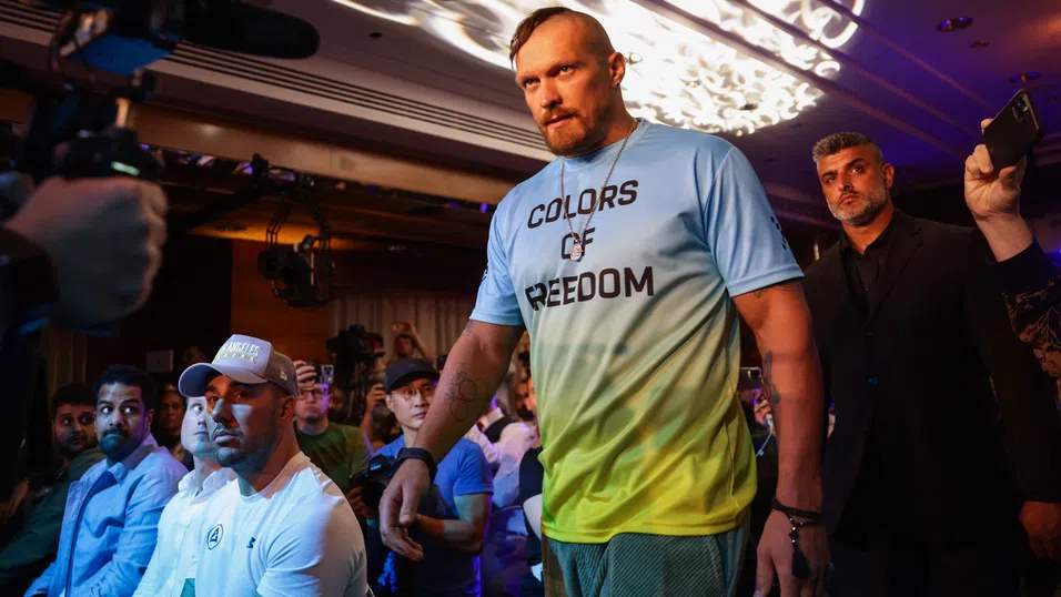 Да тренираш за световна титла с Украйна в ума: Битките на два фронта за Олександър Усик