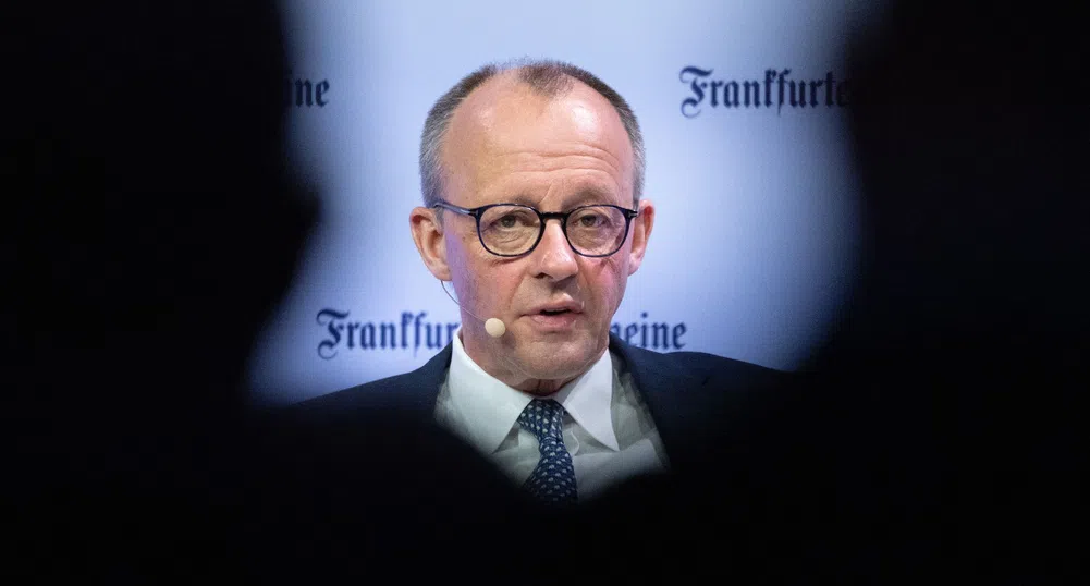 Канцлерът Мерц между чука и наковалнята