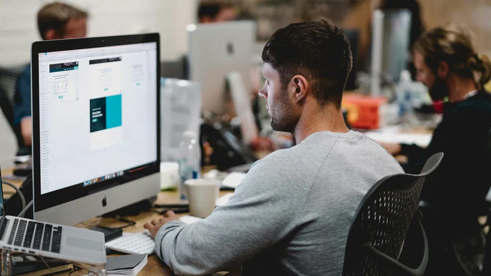 С приятелството в офиса е свършено. Защо това е лоша новина за шефовете