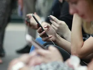 Все повече държави ограничават социалните мрежи за деца, но експертите се съмняват в ефективността на този подход