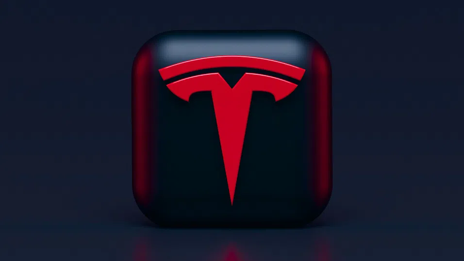 Никой не може да разбере дали Tesla е автомобилна компания, или не