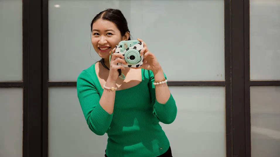 „Ретро“ технология с милиони фенове - тайната зад успеха на Instax