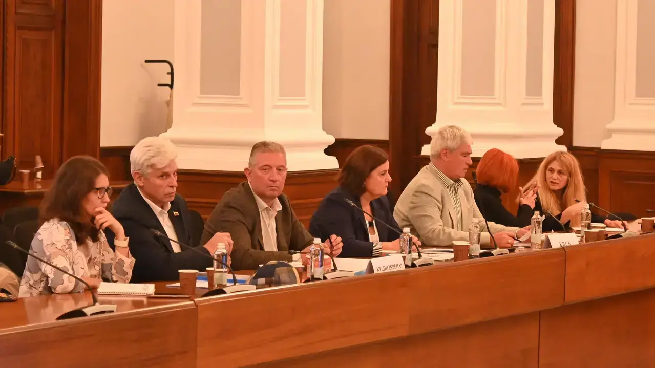 От минималната заплата до пенсионните фондове: Тристранката приключи с разногласия