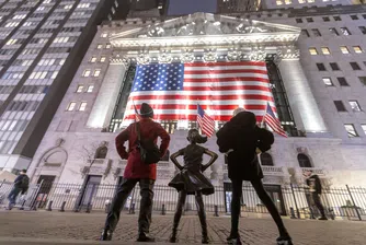 Уолстрийт очаква забавените данни за икономиката на САЩ. Ще задълбочат ли те спада?