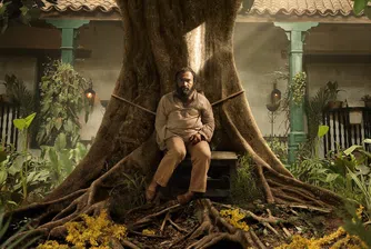 Част 1 се състои от осем епизода, обвити в натрапчиви образи. Операторите Пауло Перес и Мария Сарасвати разкриват разрастващо се семейство и Макондо в поредици, които отразяват миналото, настоящето и бъдещето на семейство Буендия