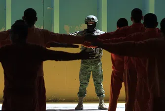 Инкубатори на престъпност: Затворите в Латинска Америка, където командват бандите