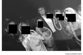 Тръмп, Клинтън, Бил Гейтс и принц Андрю „изплуваха“ в нови снимки от имението на Епстийн