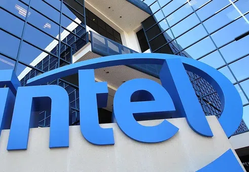Троянски кон в „Силициевата гора“? Защо Intel вкарва „китайска жилка“ в най-модерните си производствени линии