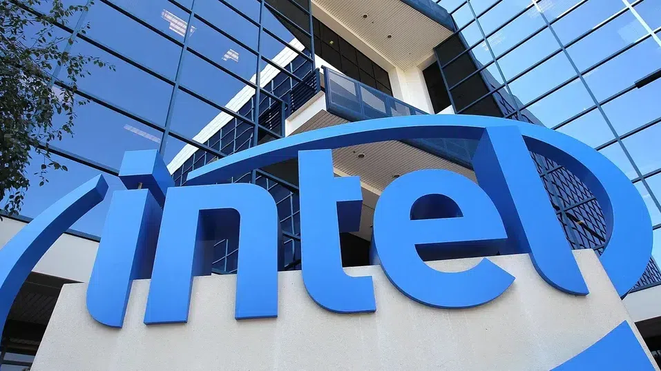 Троянски кон в „Силициевата гора“? Защо Intel вкарва „китайска жилка“ в най-модерните си производствени линии