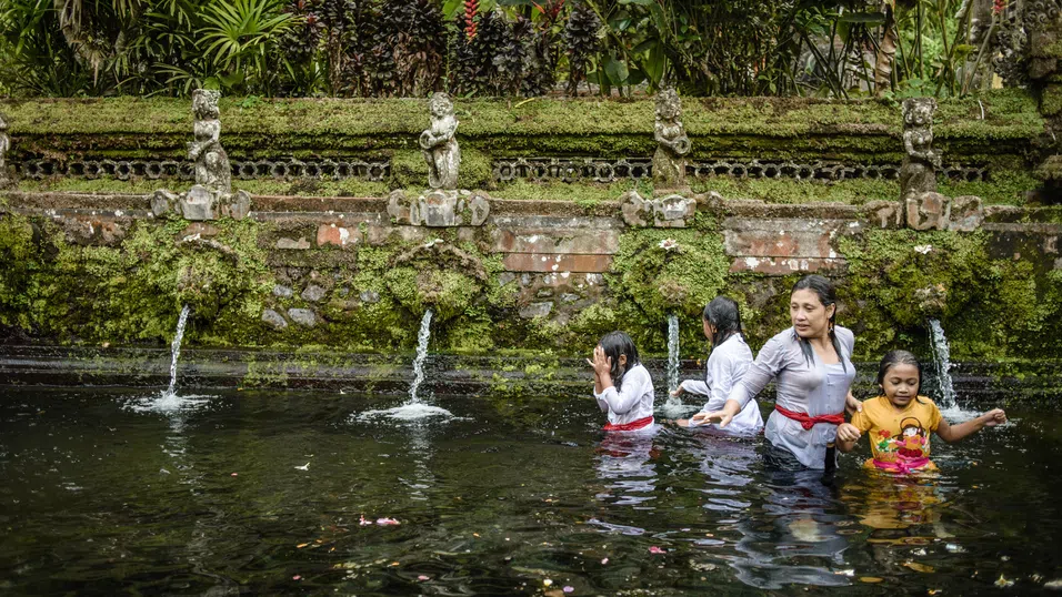 Малукат: Древният ритуал от Бали, който превзема света чрез TikTok