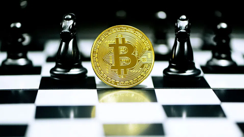 Биткойнът скочи над 100 000 долара за първи път от февруари насам