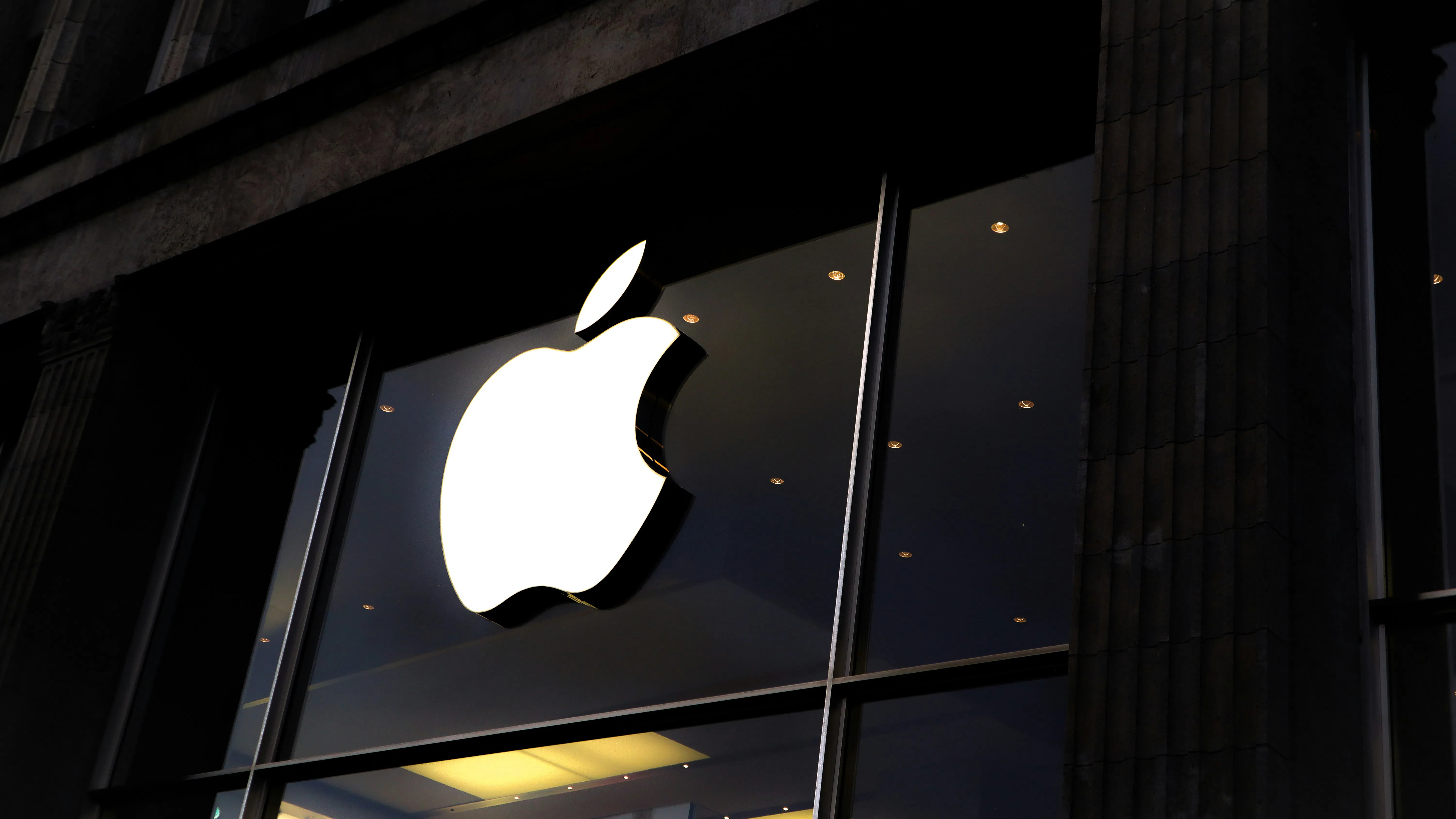 Apple залага на AI за оптимизиране на батерията