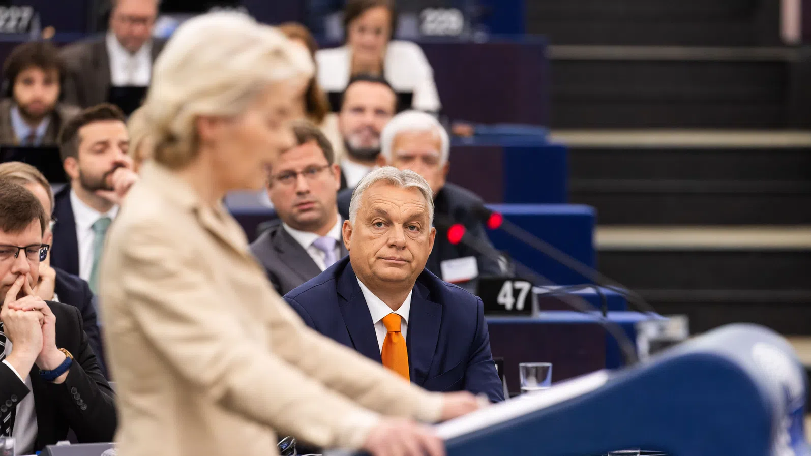 Ще извлече ли десницата дивиденти от корупционната буря в Брюксел