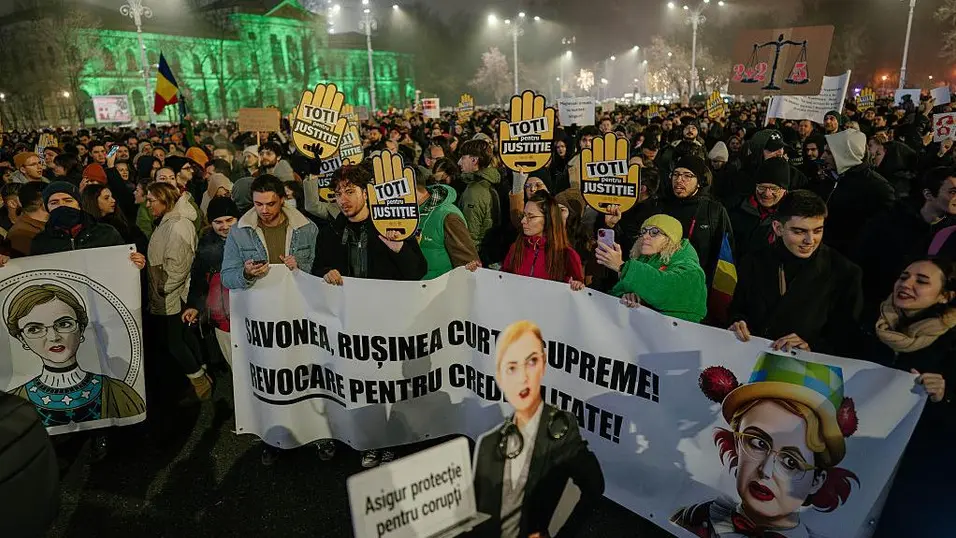Шест месеца след разкритията за корупция Румъния все още е изправена пред криза в съдебната система