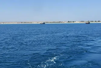 Подобно действие би възпрепятствало сериозно глобалните доставки на петрол, но Техеран би загубил основния си път за доставка на стоки