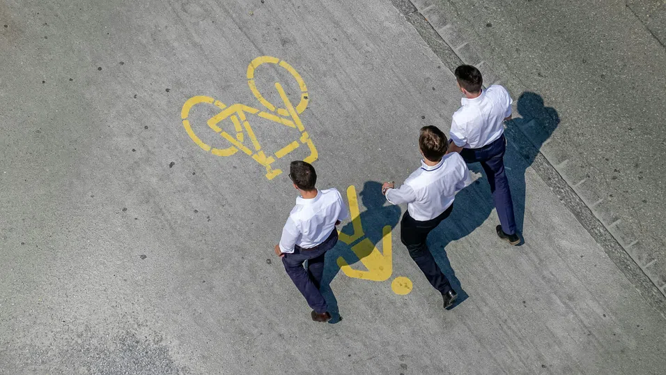 Проблемите на „белите якички“ са икономически, AI е невинен (засега)