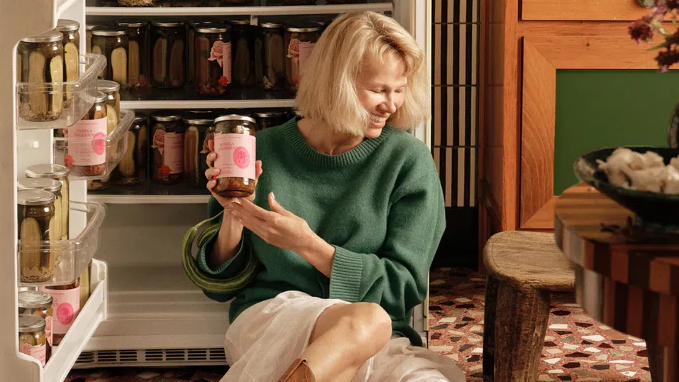 Памела Андерсън пусна кисели краставички в лимитирана серия