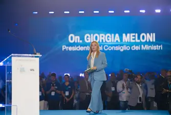 От ботуши до токчета: Модната еволюция на Мелони