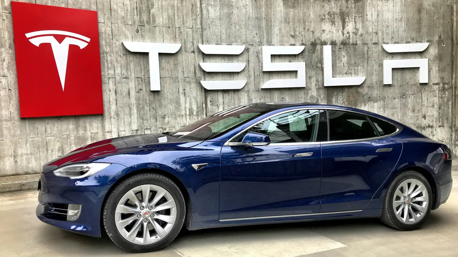 Край на 3-годишната стачка: Tesla е придобила всички акции на синдикалистите в Швеция