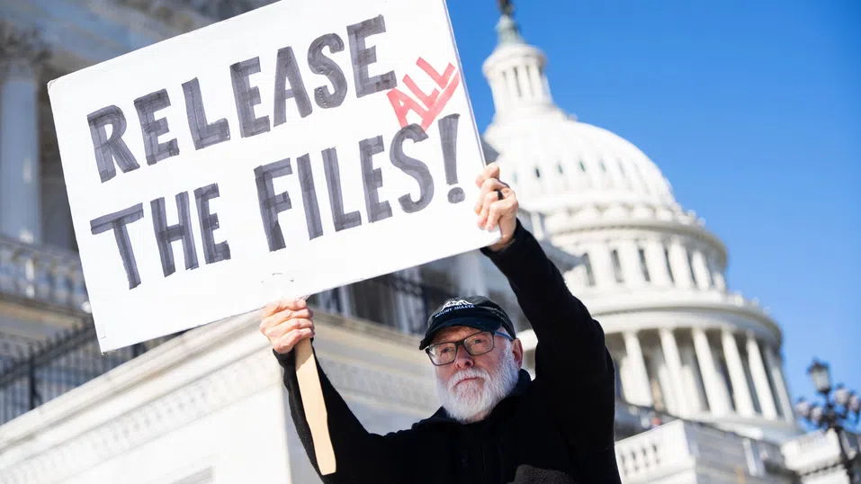 Епстийн се завръща като призрак в лагера MAGA