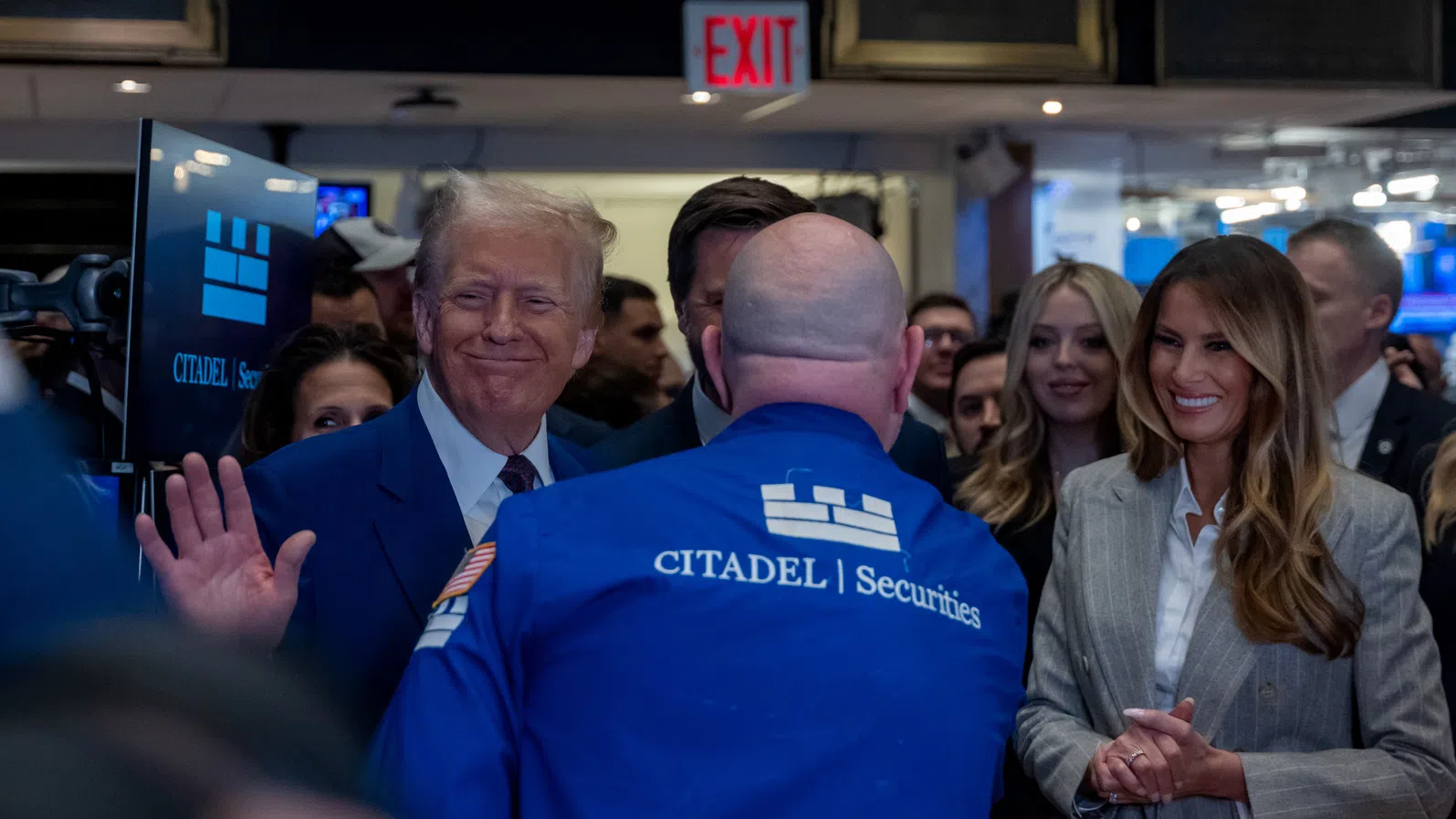 „Историческият часовник тиктака“: Експерти предупреждават за възможна глобална пазарна корекция