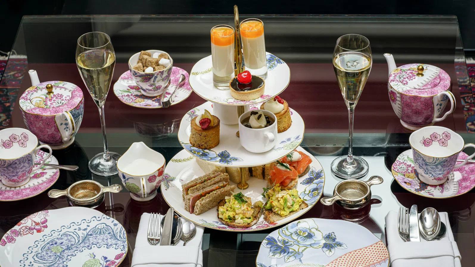 Британският следобеден чай е сложен бизнес. Понякога дори няма чай
