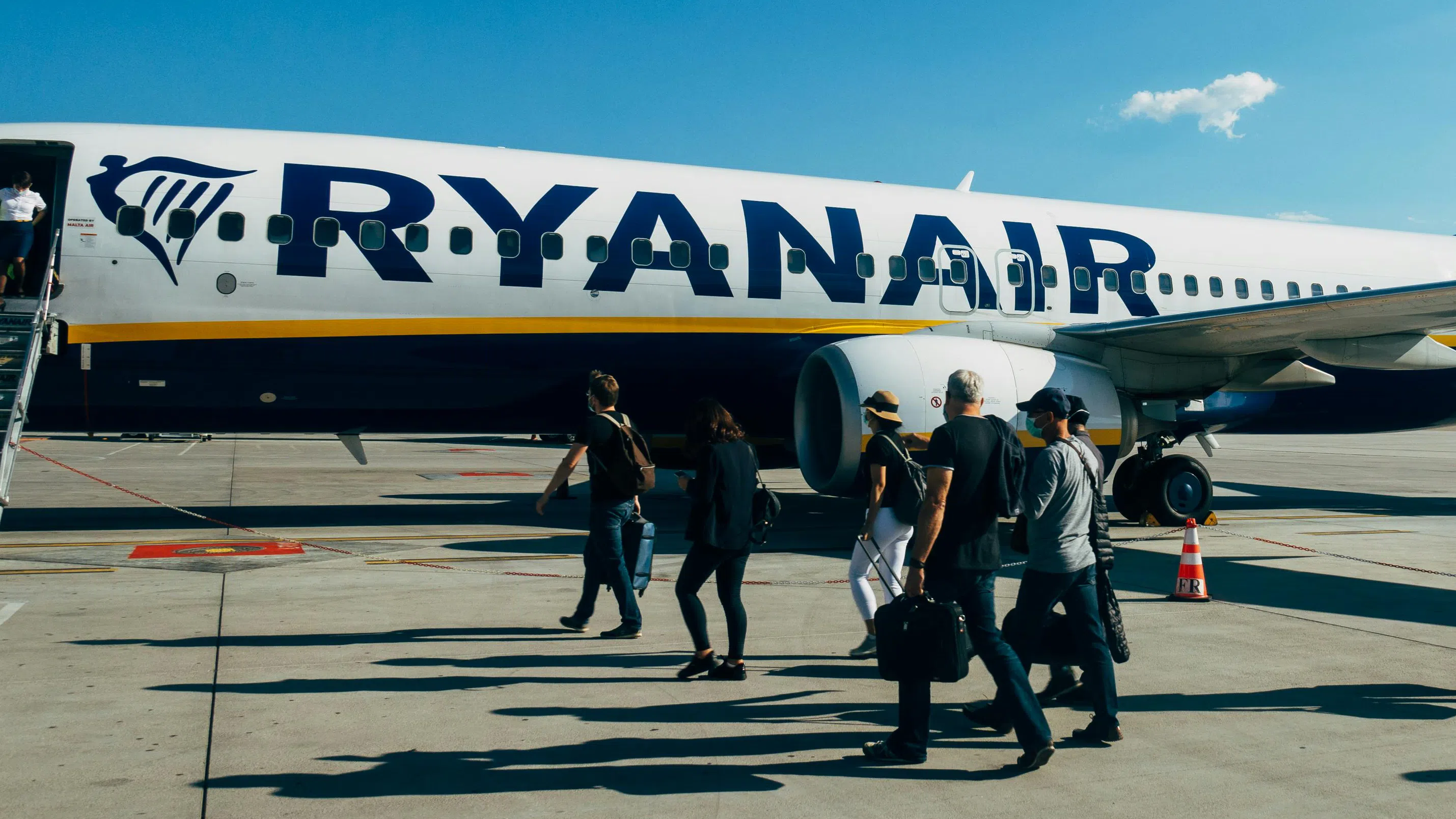 Две питиета преди полет: Ryanair иска лимит в алкохола за пътници на летищата