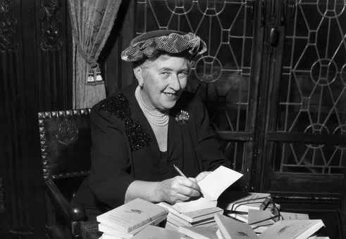 Защо Агата Кристи остава ненадмината