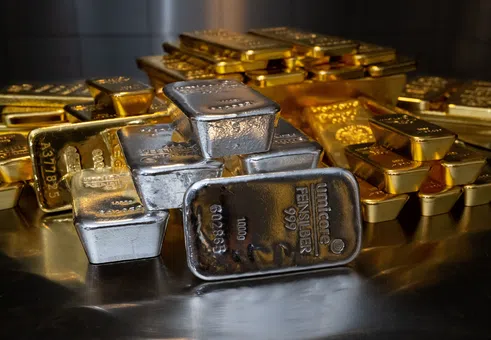 Среброто се доближава до $100 за тройунция, а златото чупи пореден рекорд