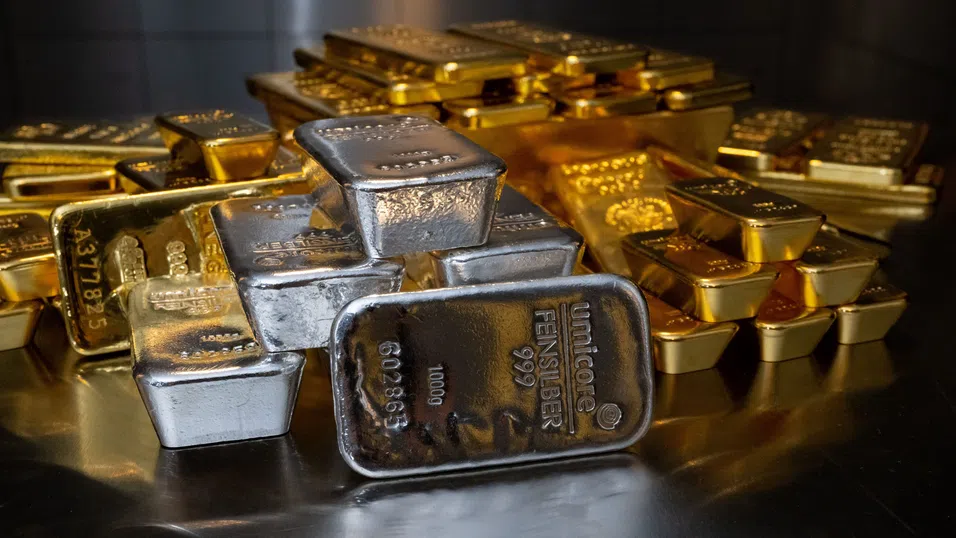 Среброто се доближава до $100 за тройунция, а златото чупи пореден рекорд