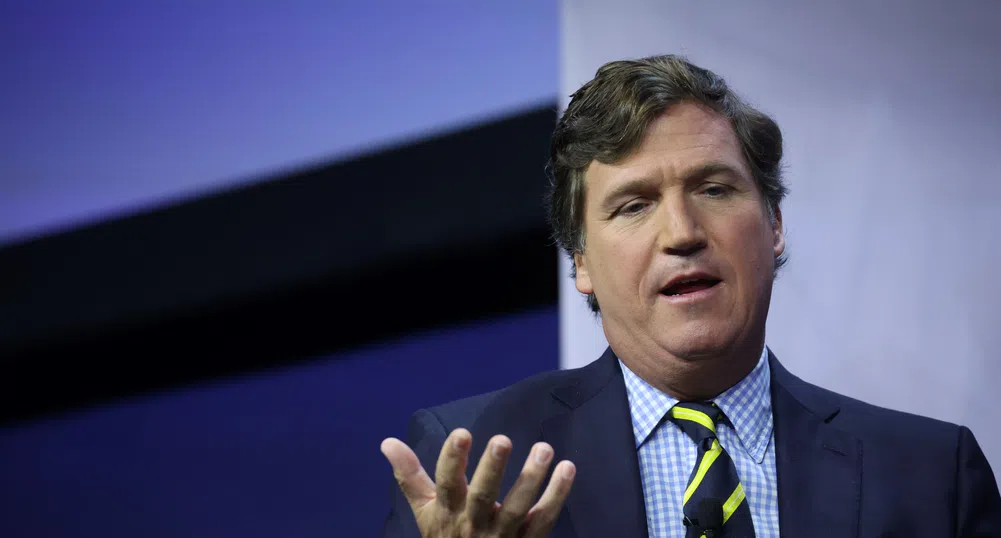 Тъкър Карлсън се сблъсква с яростта на медиите заради интервю с Путин