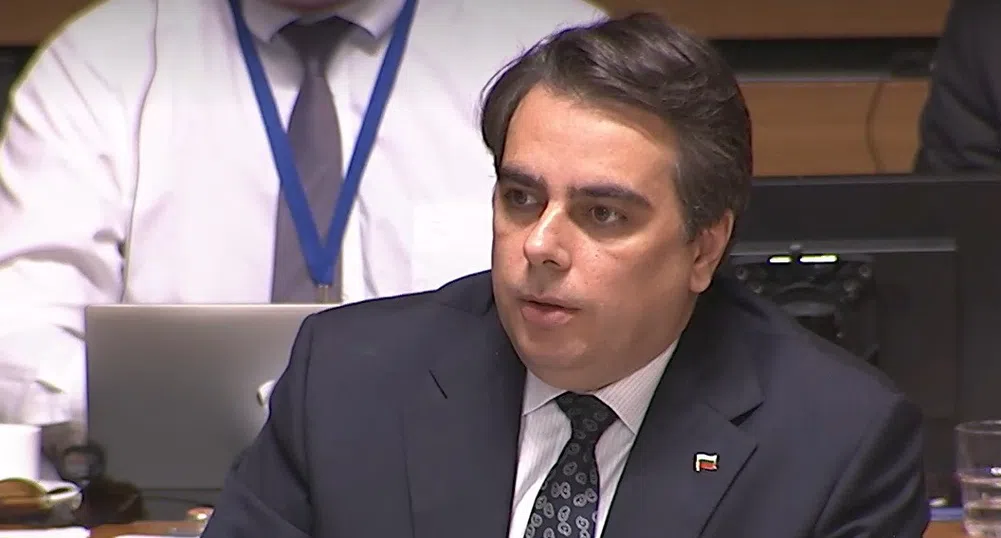 Асен Василев: Гражданите не се възползват от безплатните банкови сметки